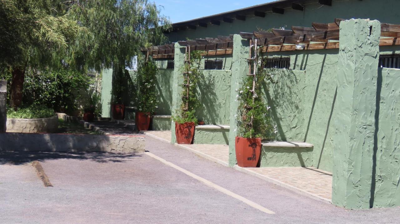 Die Windpomp Gastehuis Beaufort West Exterior photo