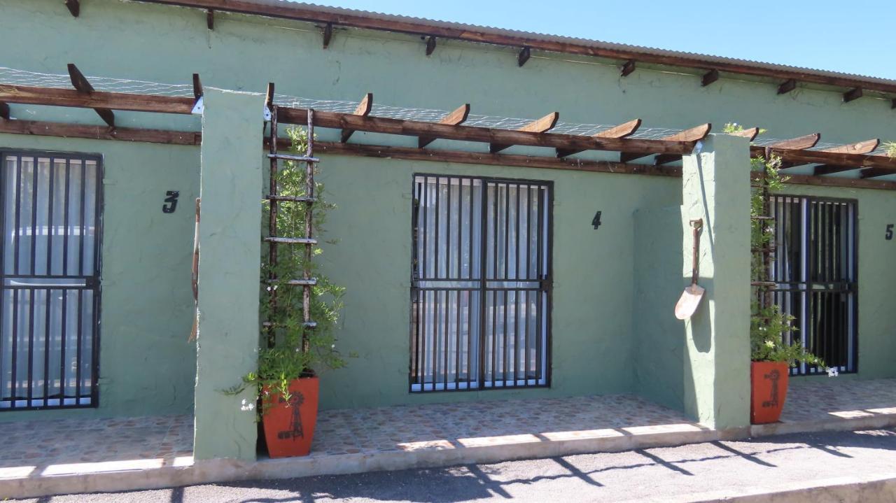 Die Windpomp Gastehuis Beaufort West Exterior photo
