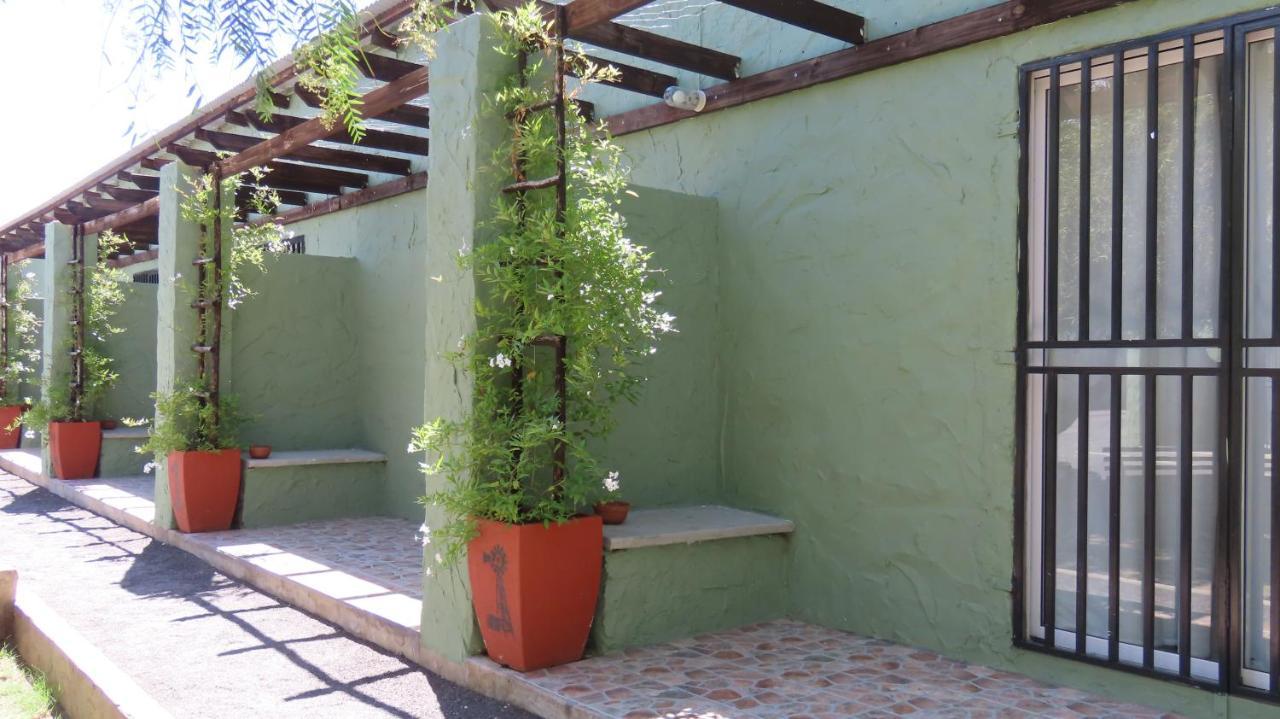 Die Windpomp Gastehuis Beaufort West Exterior photo
