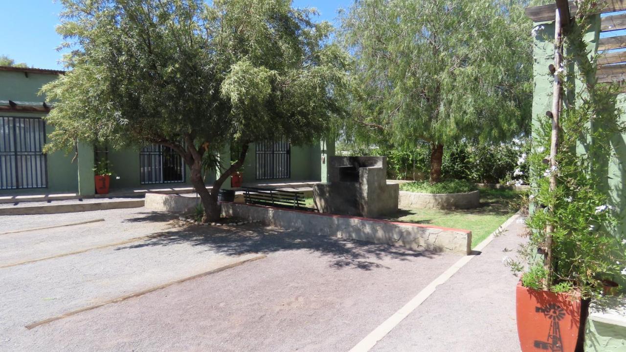 Die Windpomp Gastehuis Beaufort West Exterior photo