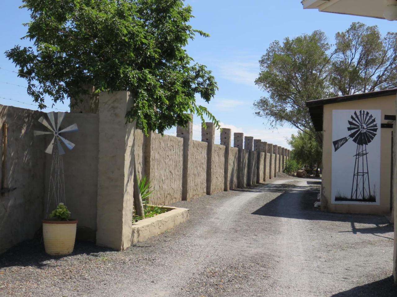 Die Windpomp Gastehuis Beaufort West Exterior photo